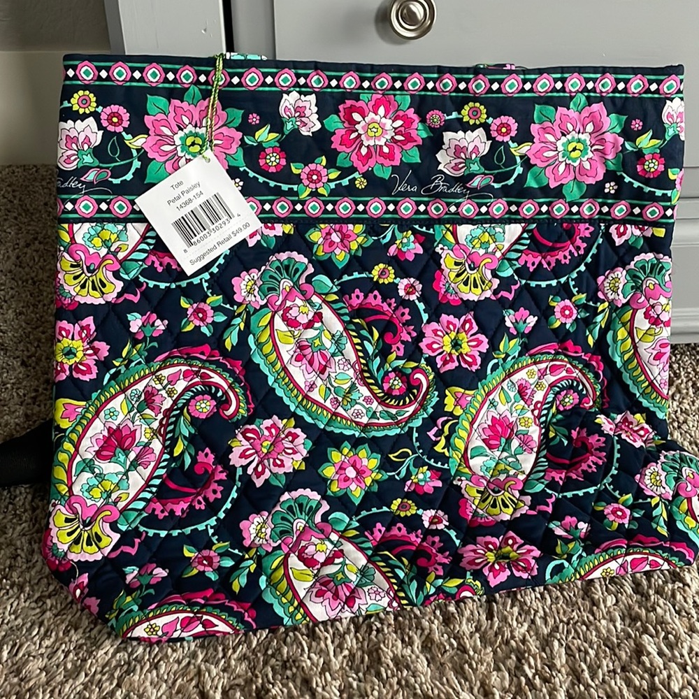 NWT Vera Bradley tote in Petite Paisley